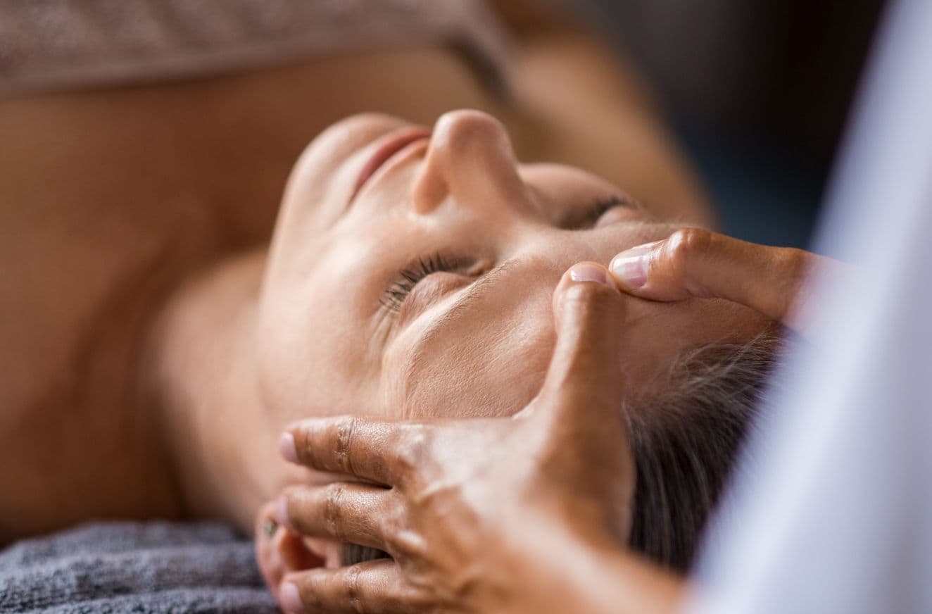 Mit dem Aqua Facial zu strahlend glatter Haut