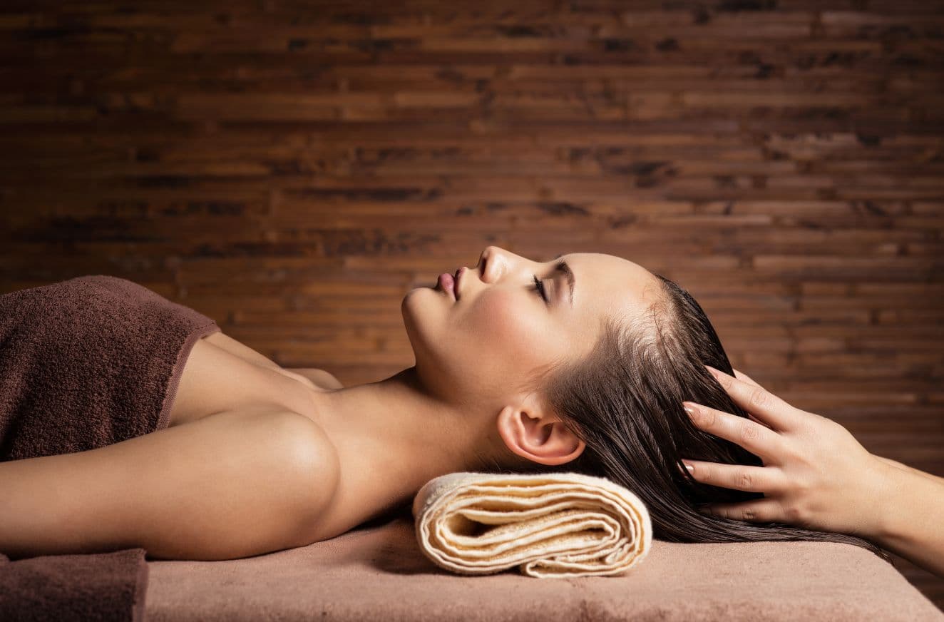 Bleaching beim Profi und Zahnaufhellung zu Hause im Vergleich